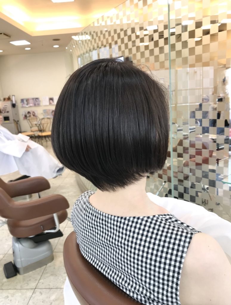 黒髪でも似合う アラフォー世代 の髪型 ショートヘアのデザイン集