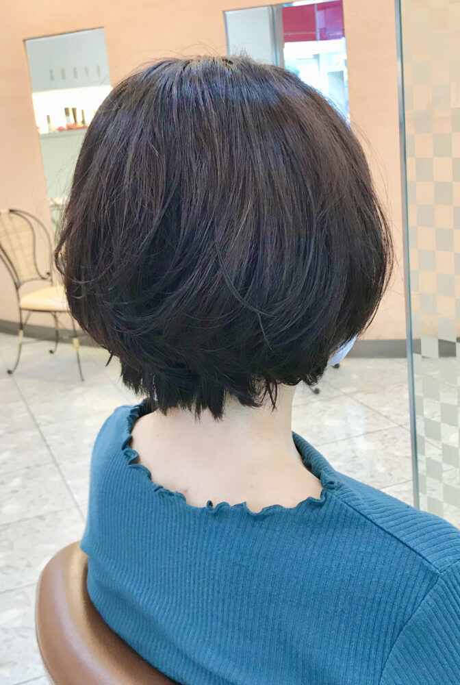 黒髪でも似合う アラフォー世代 の髪型 ショートヘアのデザイン集