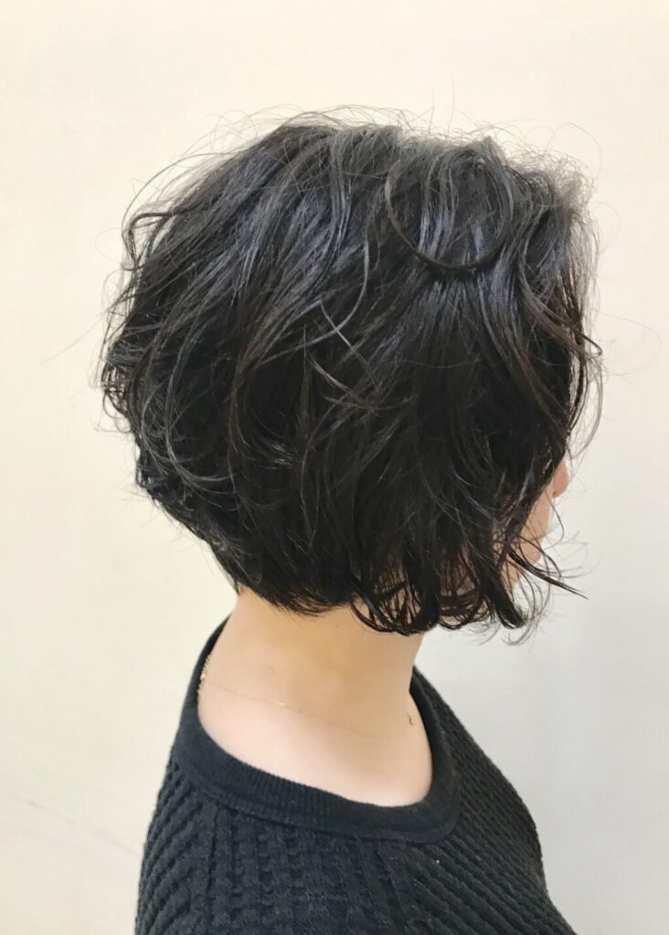 黒髪でも似合う アラフォー世代 の髪型 ショートヘアのデザイン集